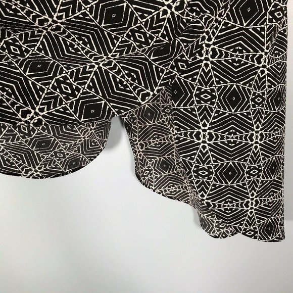 Vince Camuto Women’s Blouse M Medium Black White Geometric Print - Picture 11 of 12